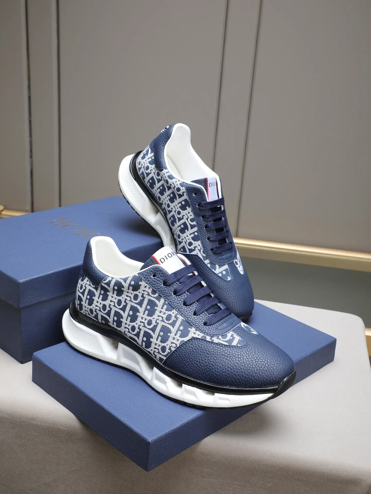 PP460 New Dior🆕The latest men's casual sports shoes, the upper is made of imported cowhide➕Dior's special material! Breathable sheepskin. The TPU blade base is lightweight and wear-resistant! Size:38-44 (45 customized)